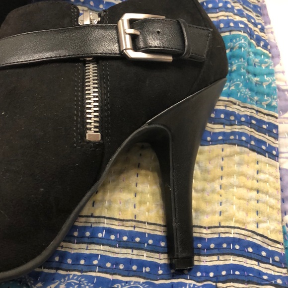 Fergalicious booties 9 - Picture 3 of 6